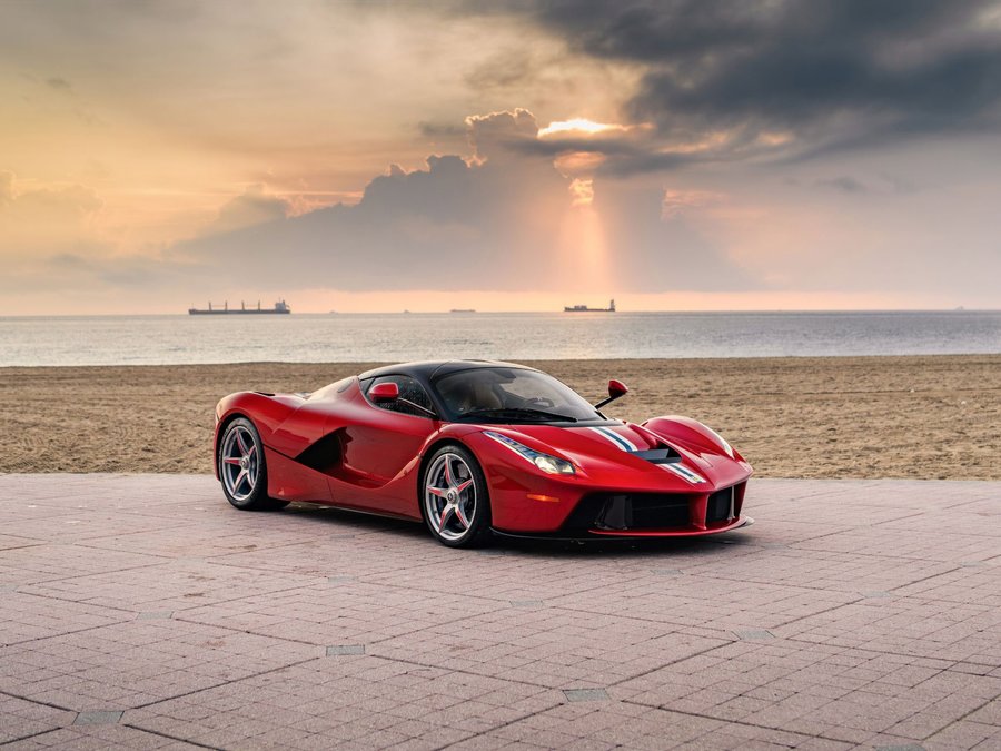 Used 2015 Ferrari LaFerrari image 3