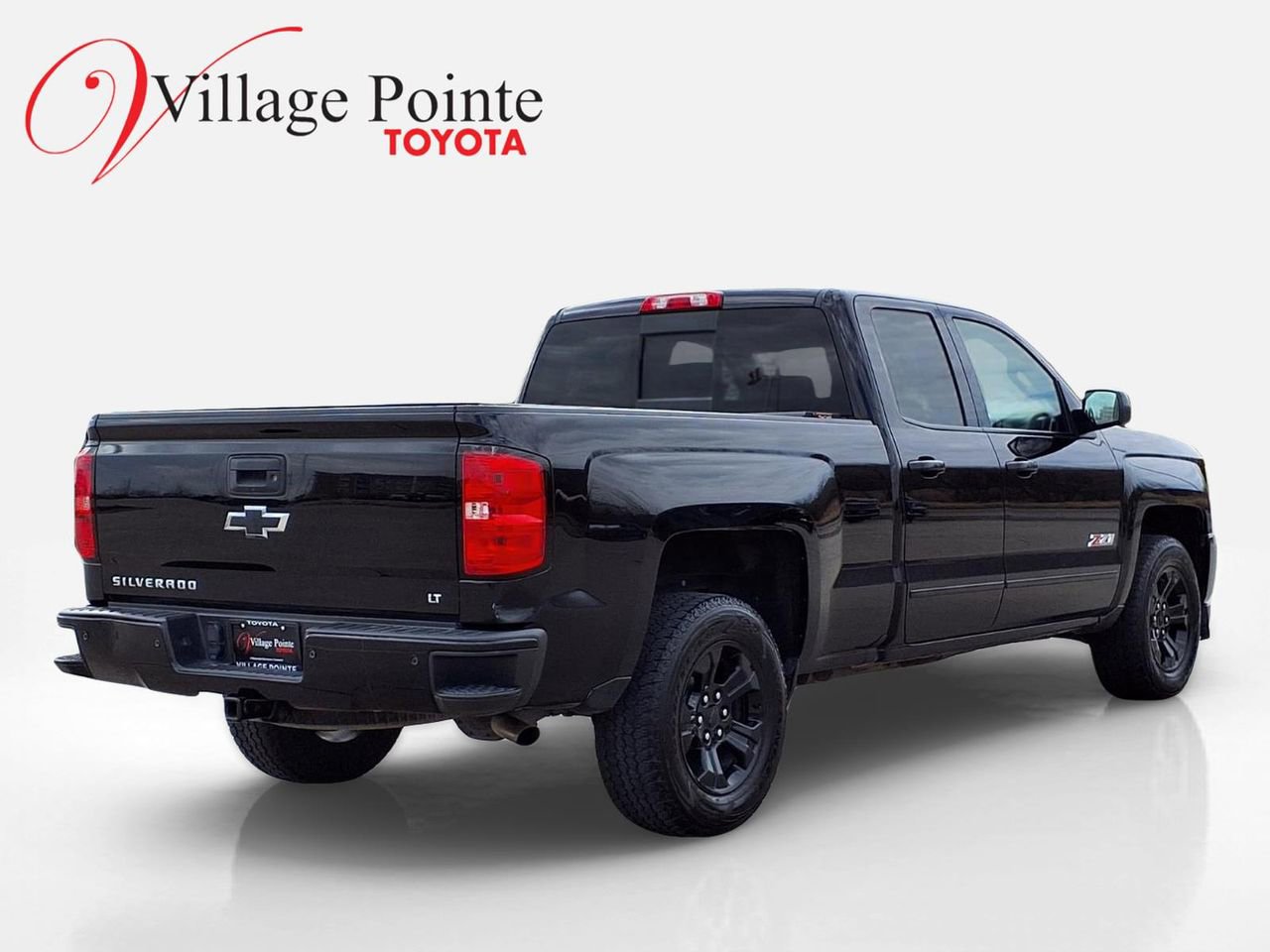 Used 2017 Chevrolet Silverado 1500 LT w/ Midnight Edition image 6