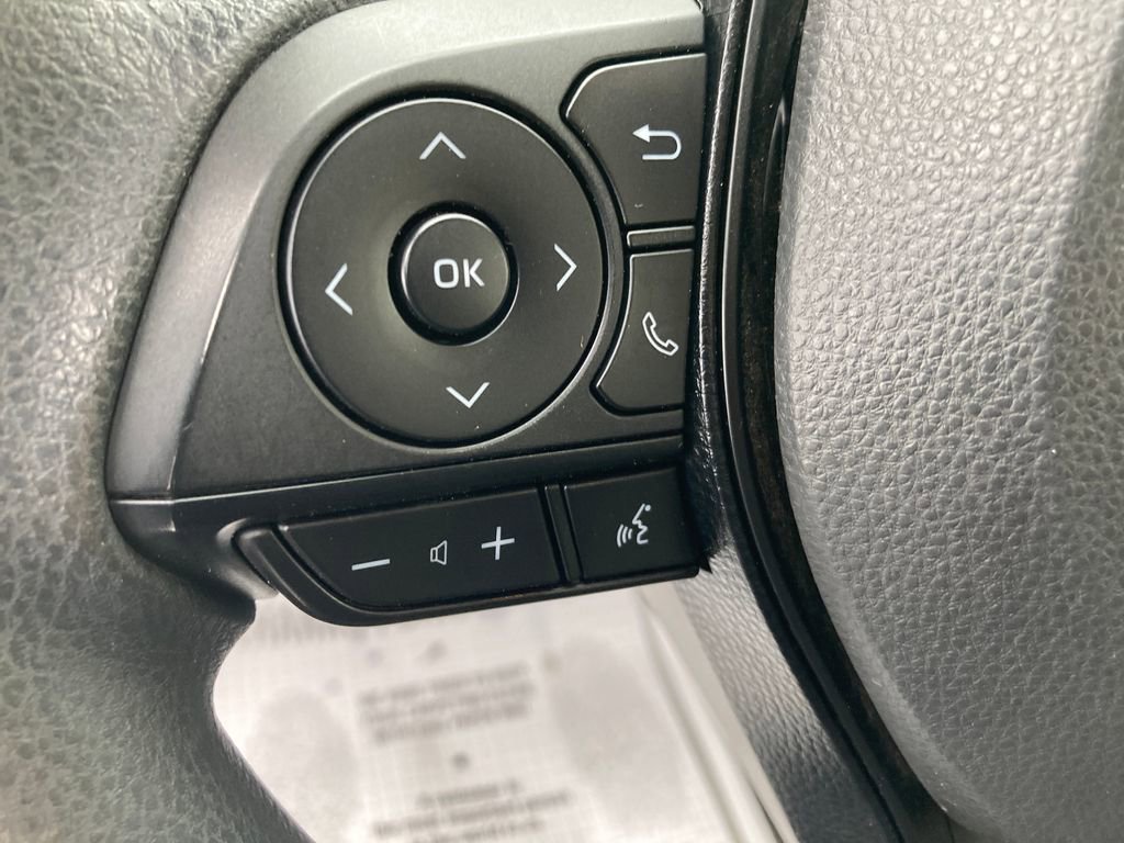 Used 2020 Toyota Corolla LE image 42