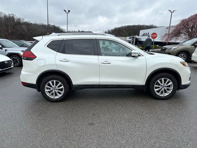 Used 2017 Nissan Rogue SV image 4