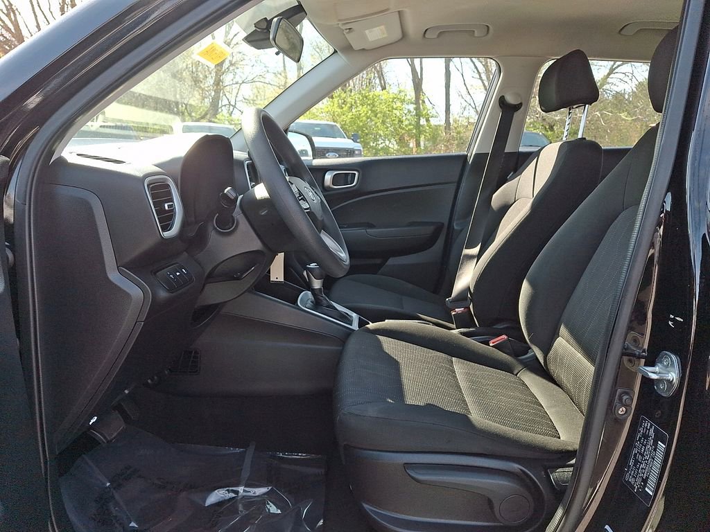 Used 2022 Hyundai Venue SE w/ Cargo Package image 13