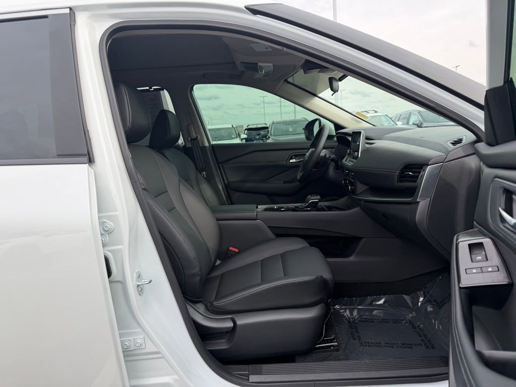 Used 2026 Nissan Rogue SV w/ SV Premium Package image 23