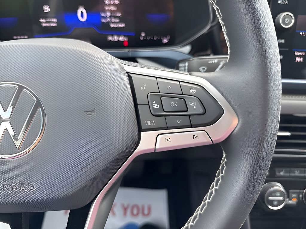 Used 2024 Volkswagen Taos SE image 29