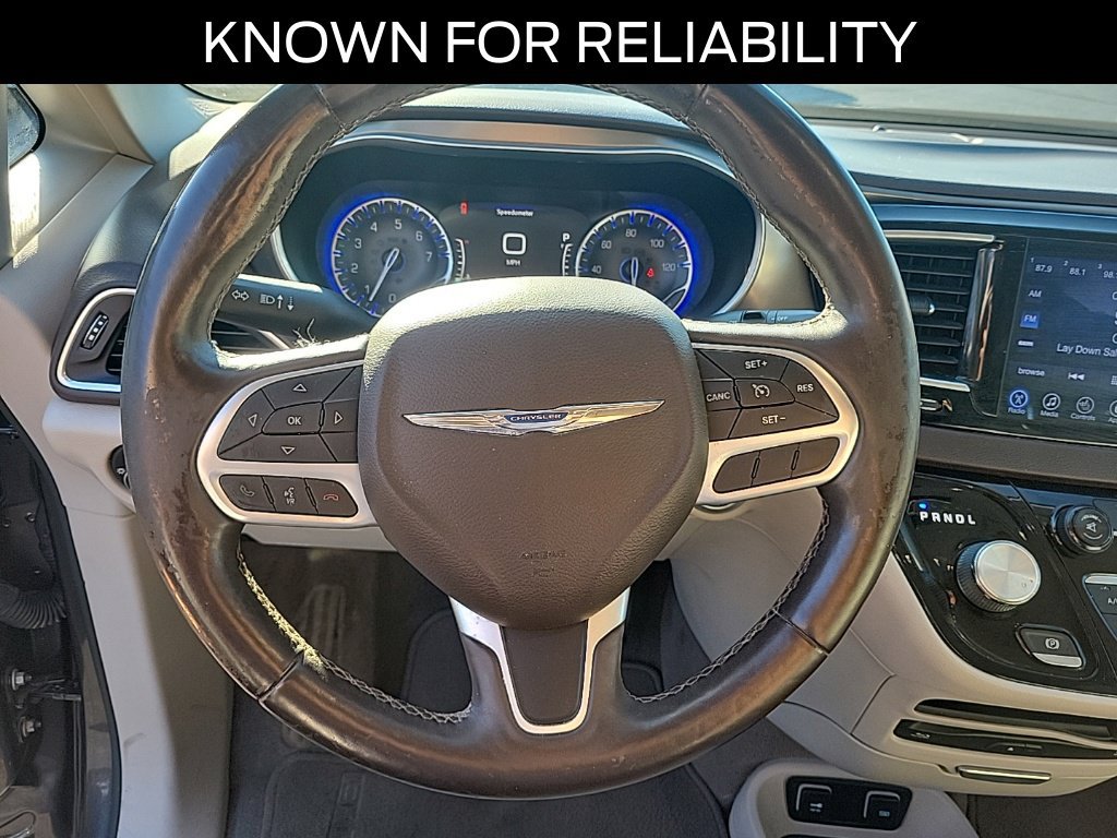 Used 2017 Chrysler Pacifica Touring-L Plus FWD image 23