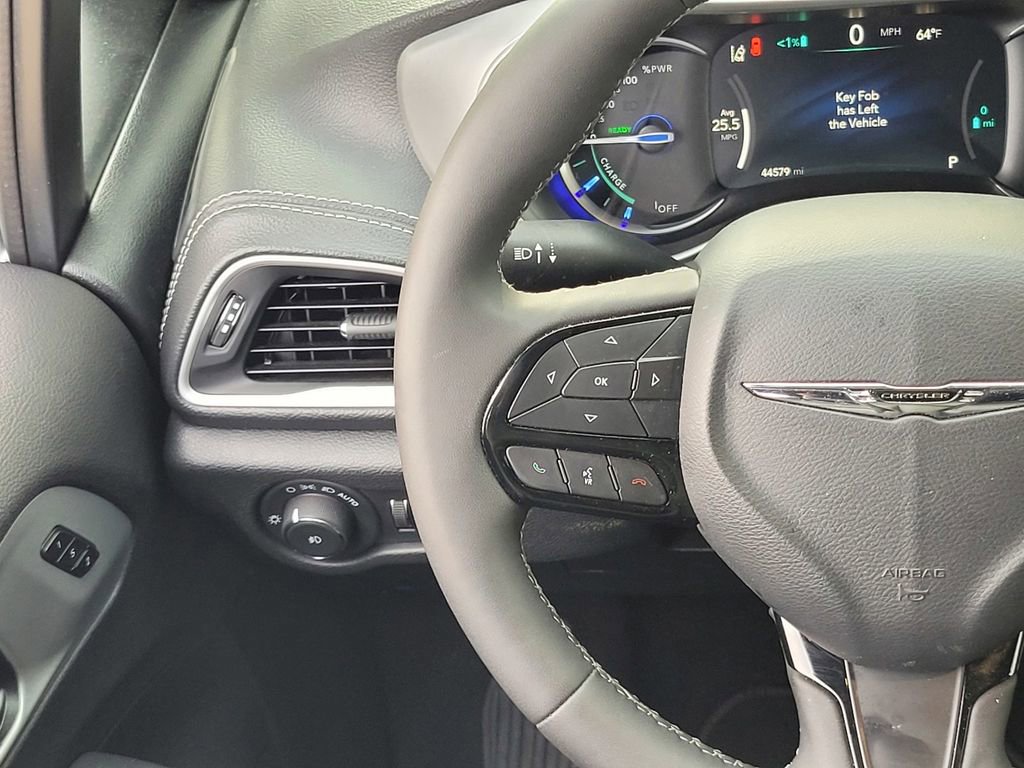 Used 2024 Chrysler Pacifica Select image 12