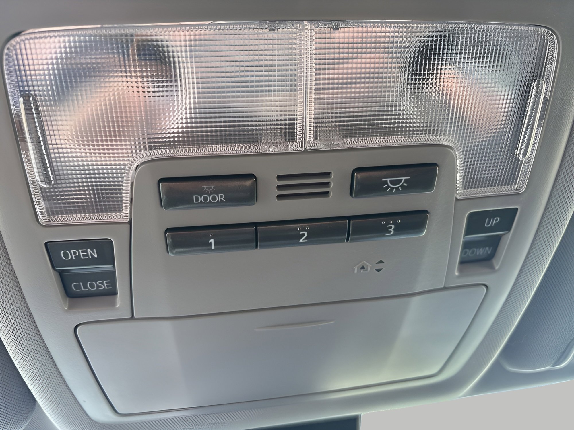 Used 2019 Toyota Highlander XLE AWD/4WD image 30