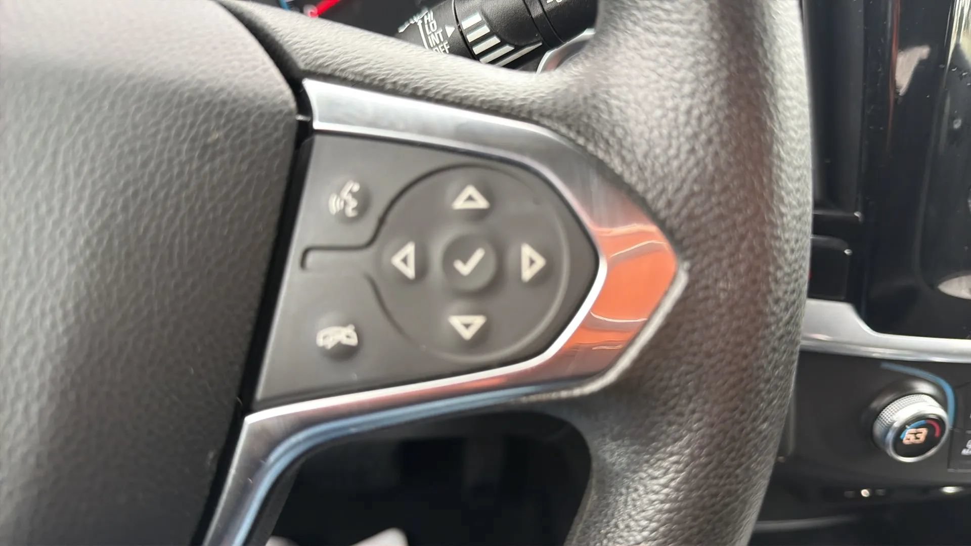 Used 2019 Chevrolet Traverse LS FWD image 11
