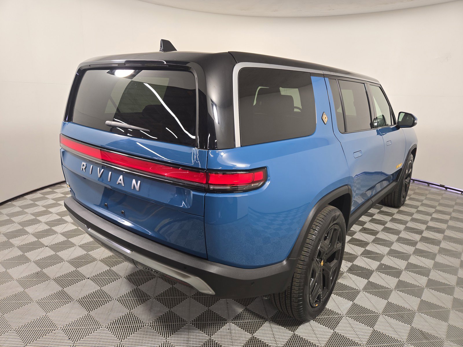 Used 2022 Rivian R1S Launch Edition image 5
