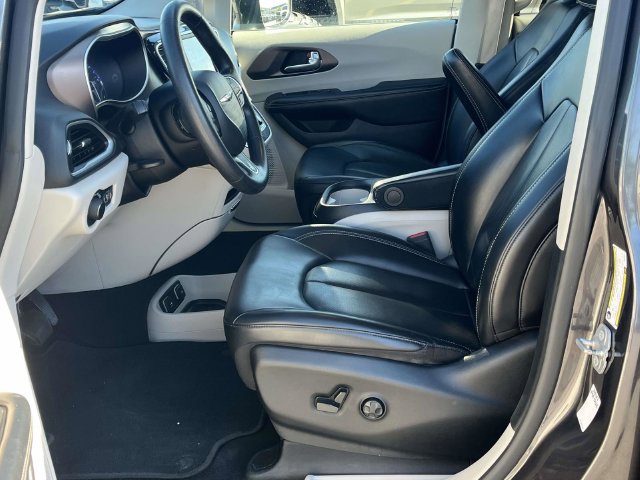 Used 2021 Chrysler Voyager Lxi FWD image 13