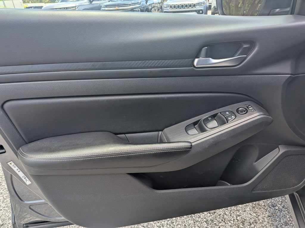 Used 2024 Nissan Altima 2.5 SV FWD image 13