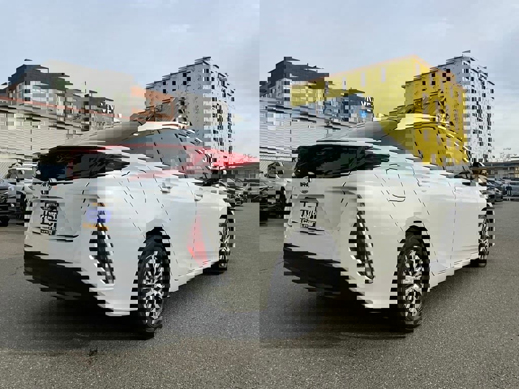 Used 2018 Toyota Prius Prime Plus image 8