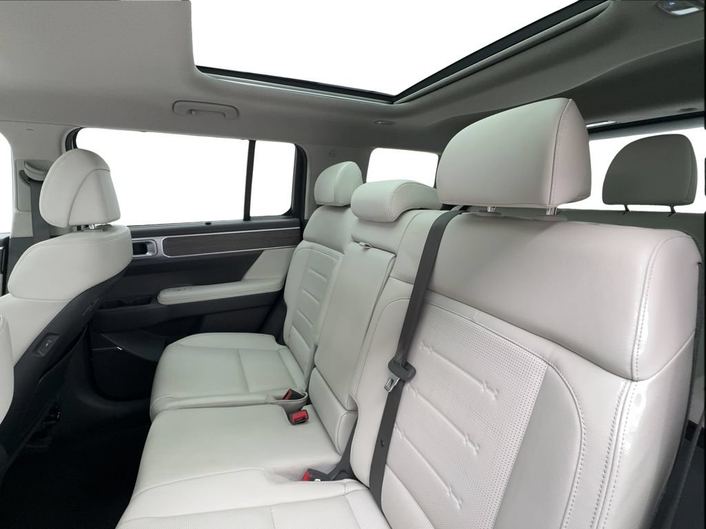 Used 2025 Hyundai Santa Fe Limited FWD image 25