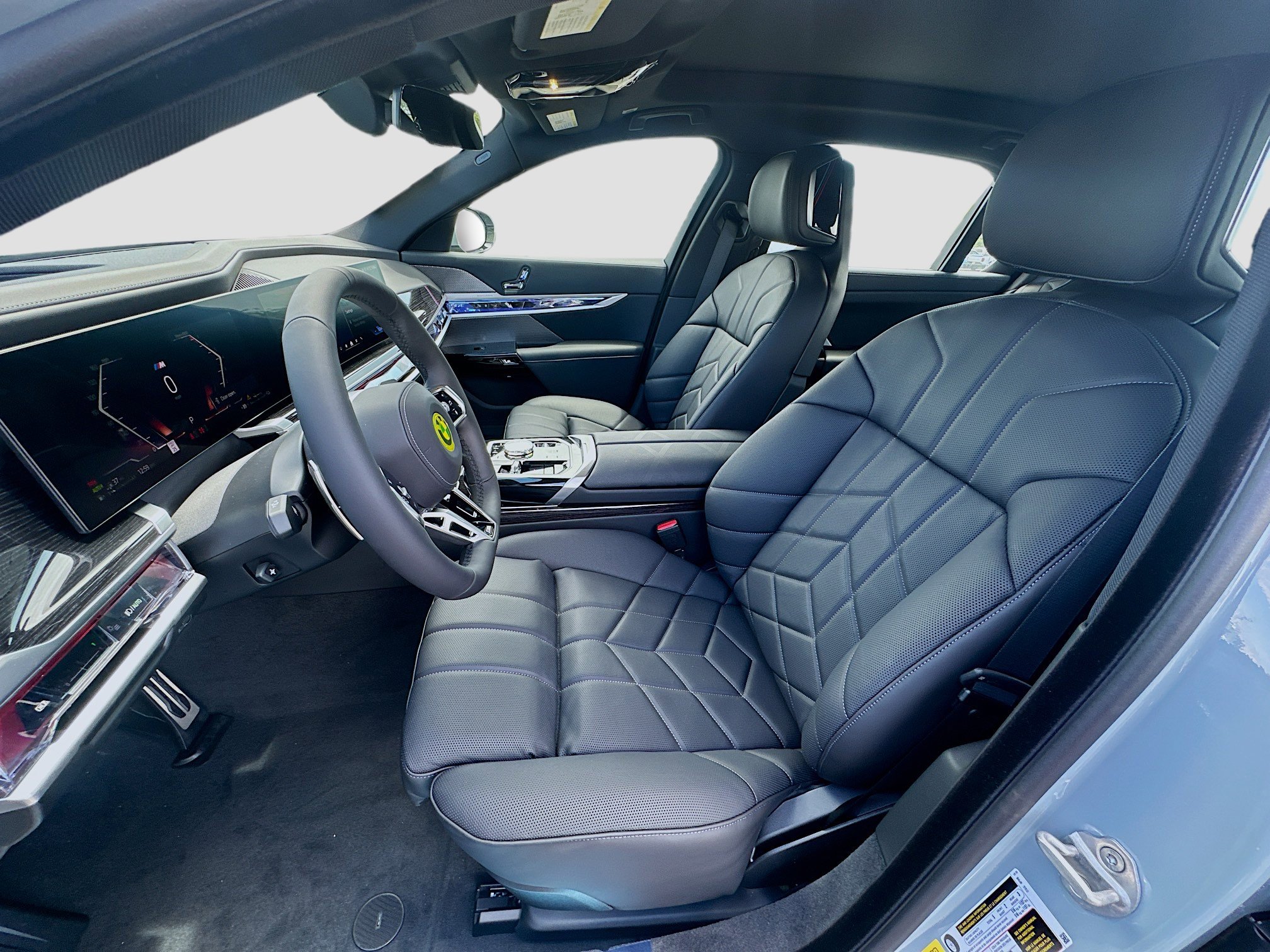 New 2026 BMW 750e xDrive w/ Executive Package image 16