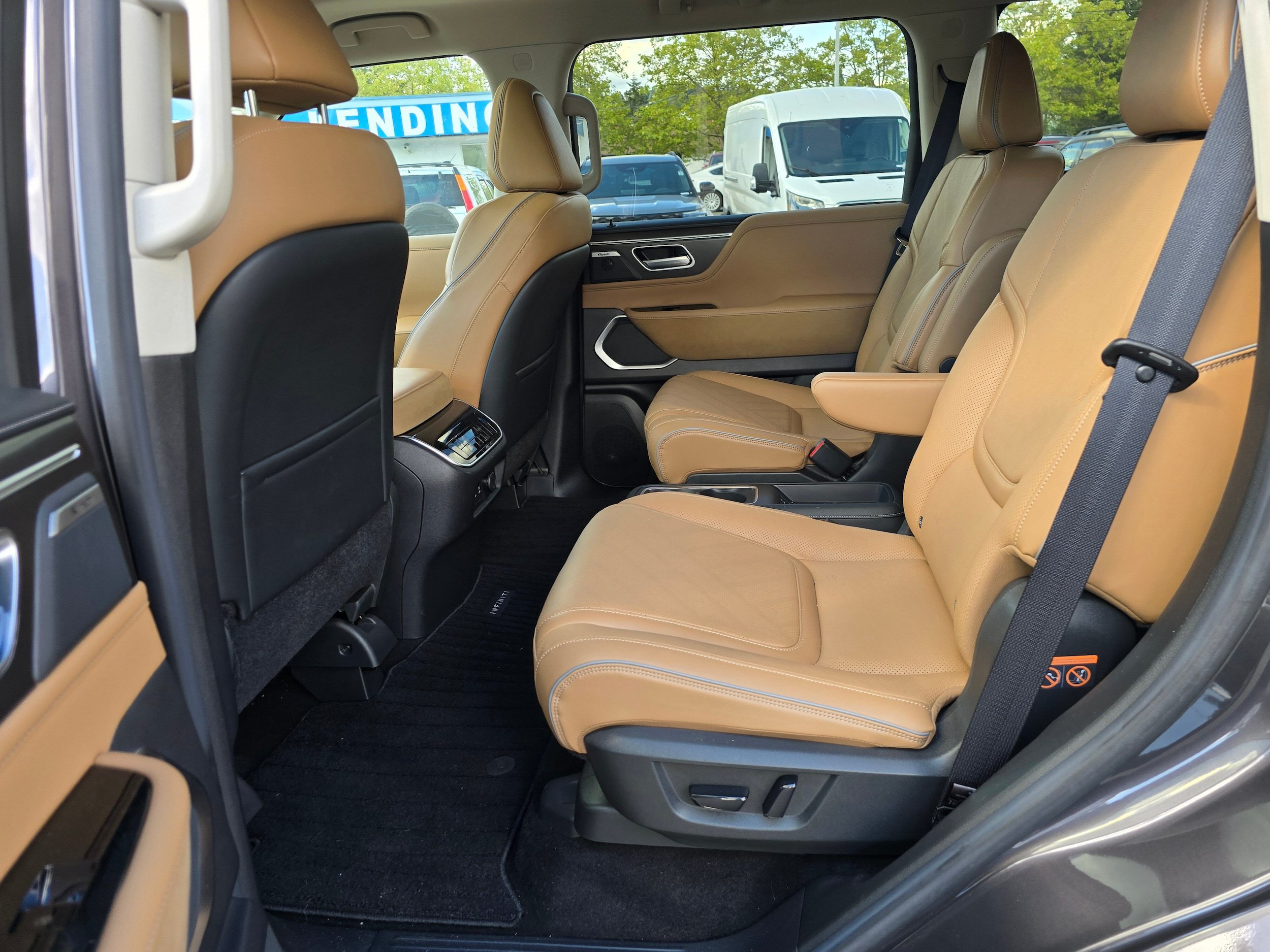 Used 2025 INFINITI QX80 Luxe AWD/4WD image 11