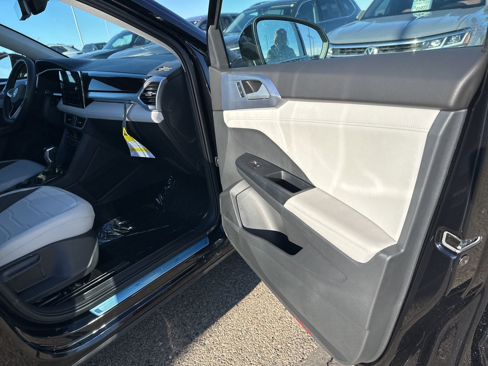 New 2026 Volkswagen Taos SE image 30