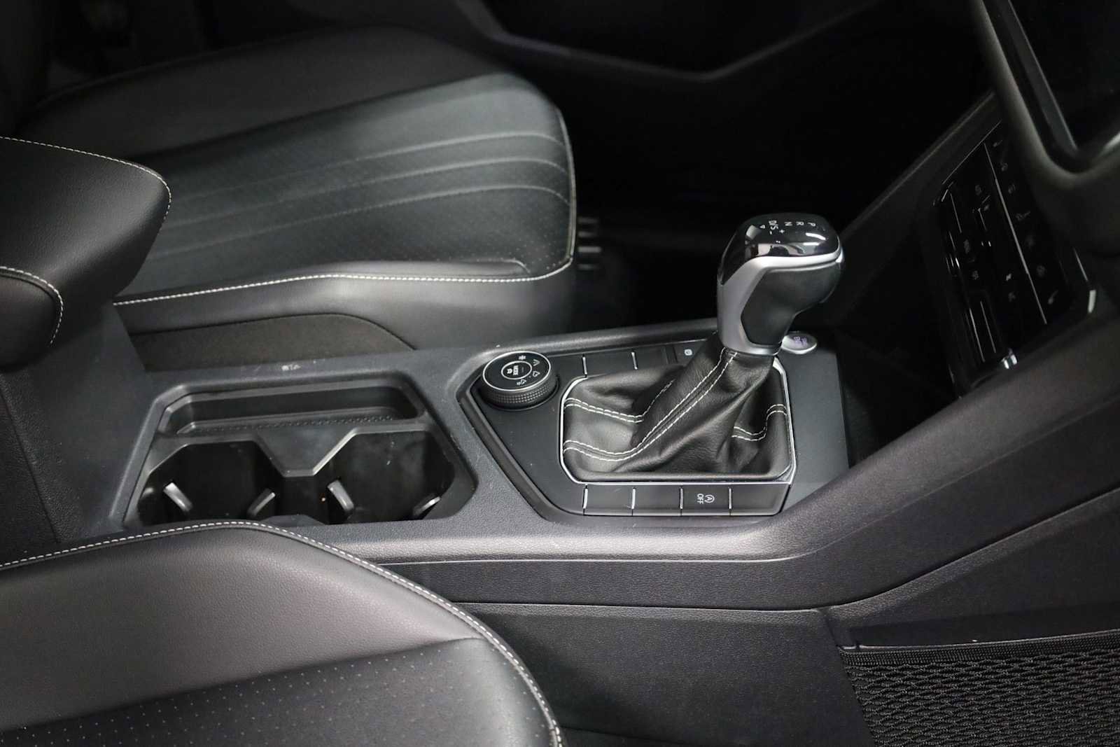 Used 2022 Volkswagen Tiguan SE image 19