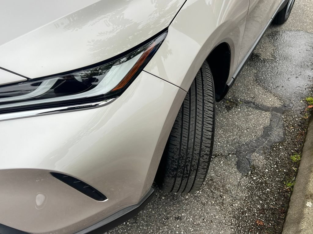 Certified 2023 Toyota Venza LE AWD/4WD image 3