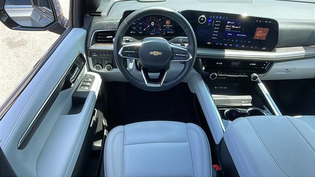 Used 2026 Chevrolet Suburban Premier AWD/4WD image 13