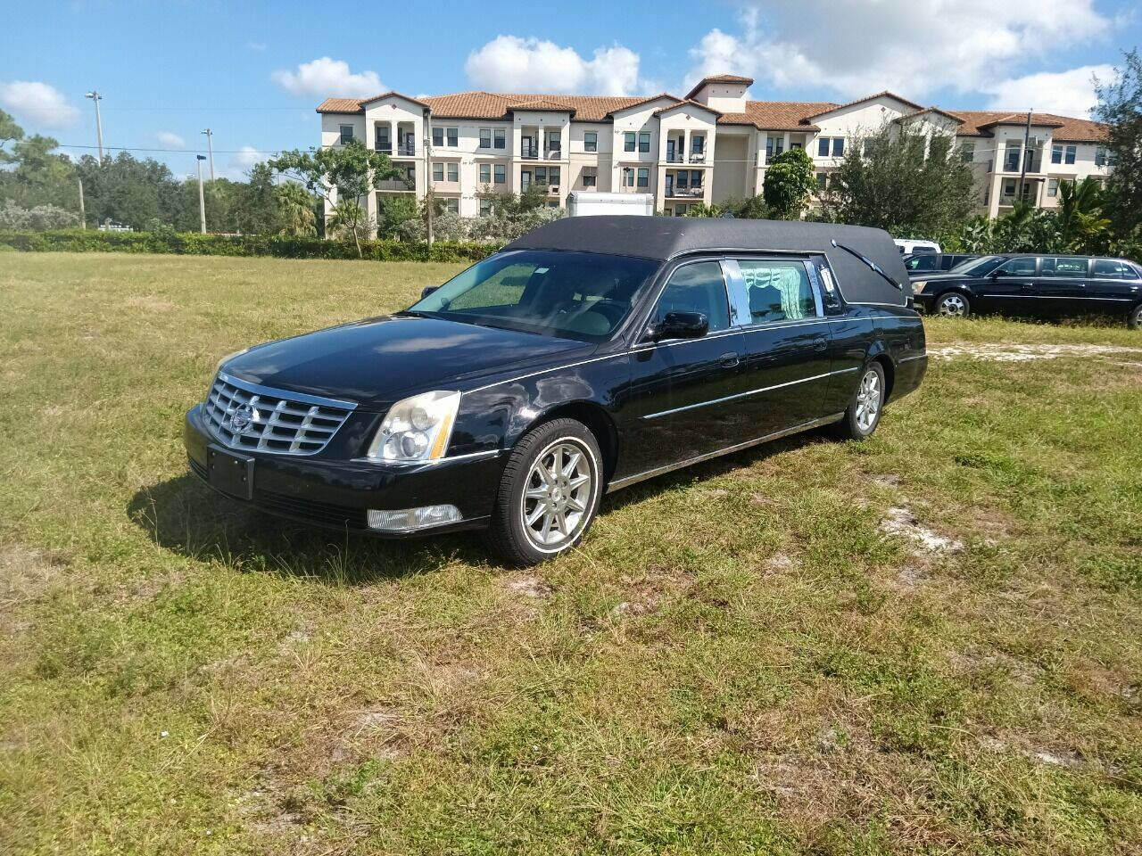 Used 2011 Cadillac DTS Limousine image 1