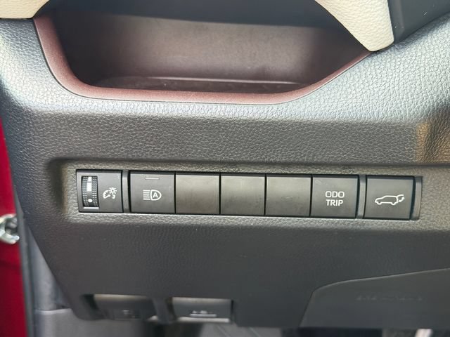 Used 2024 Toyota RAV4 Limited FWD image 31