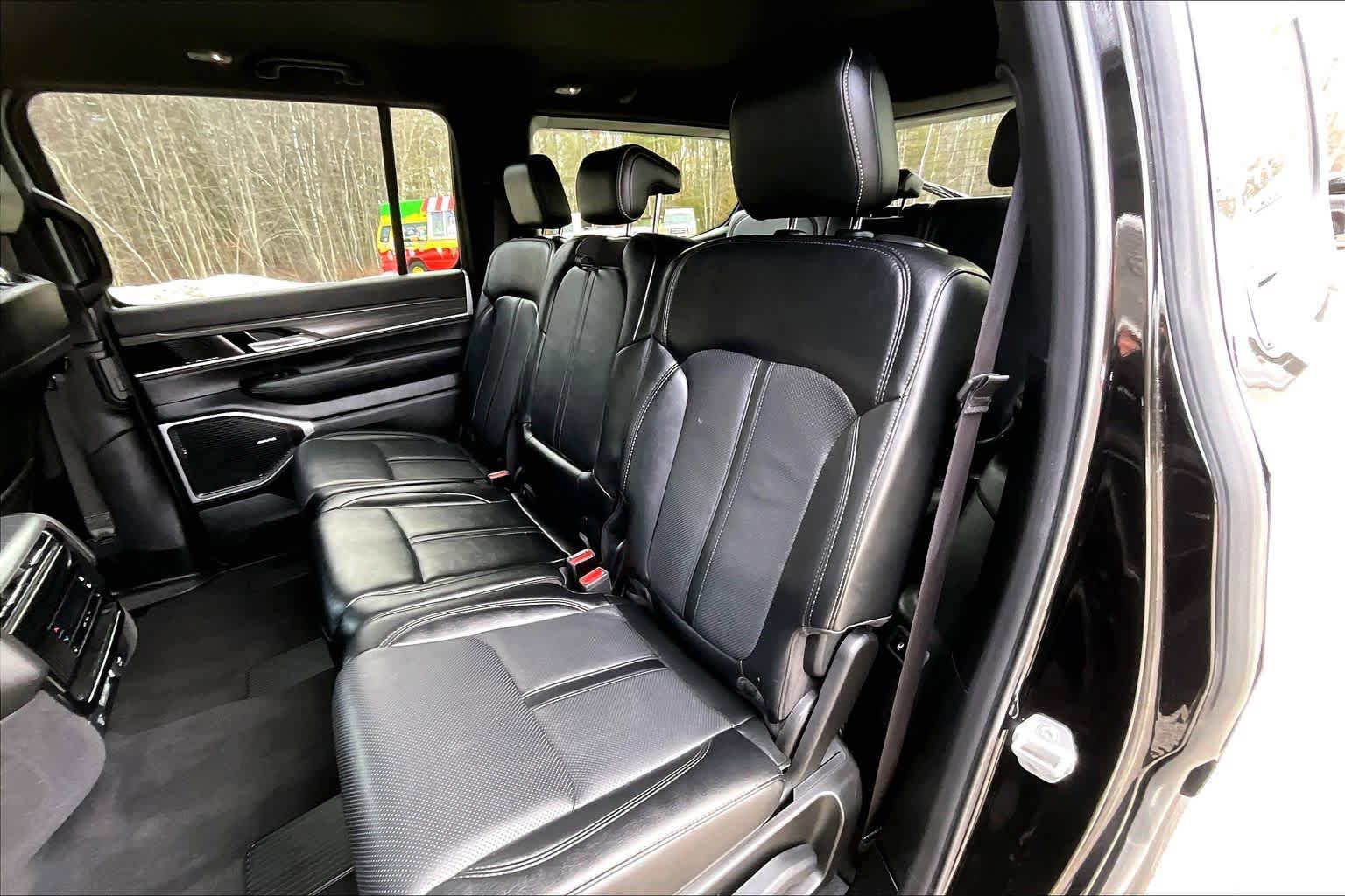 Used 2024 Jeep Wagoneer Series III w/ Flexible Seating Group AWD/4WD image 21