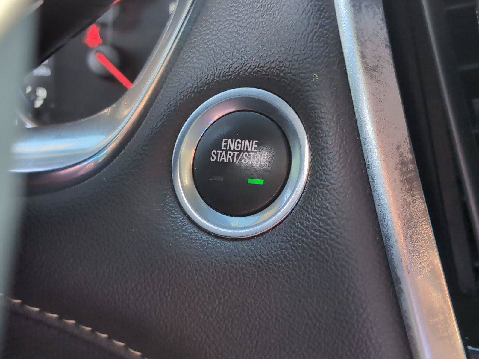 Used 2023 Chevrolet Traverse Premier FWD image 23