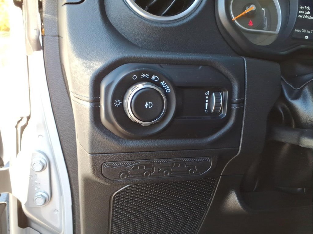Used 2024 Jeep Wrangler Unlimited Sahara w/ Technology Group AWD/4WD image 21