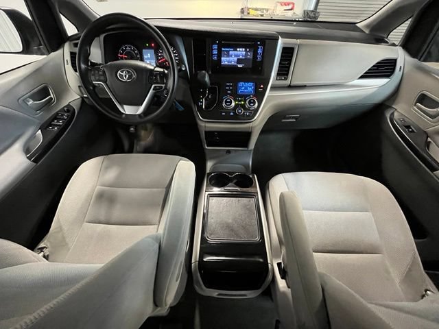 Used 2017 Toyota Sienna L FWD image 17