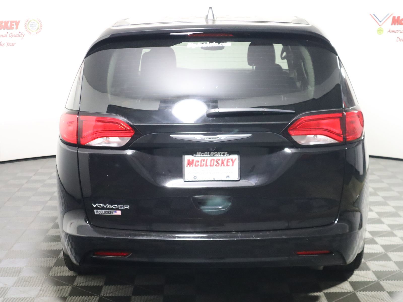 Used 2024 Chrysler Voyager LX image 6