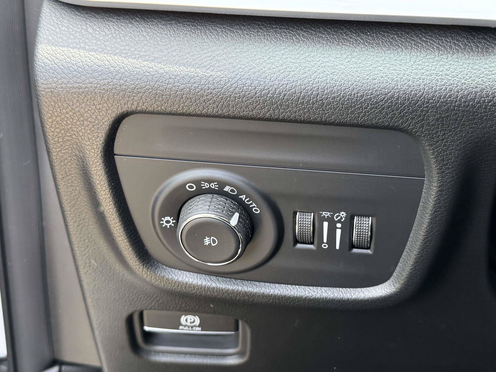 Used 2026 Jeep Grand Cherokee Limited AWD/4WD image 19