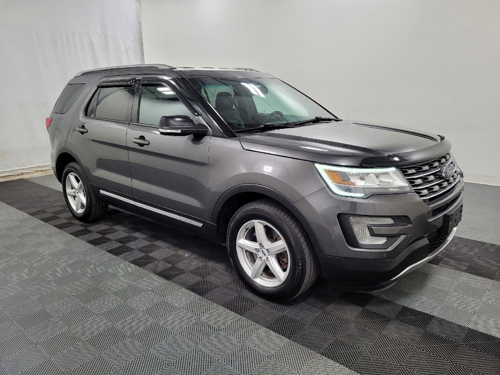 Used 2016 Ford Explorer XLT w/ Equipment Group 202A AWD/4WD image 11