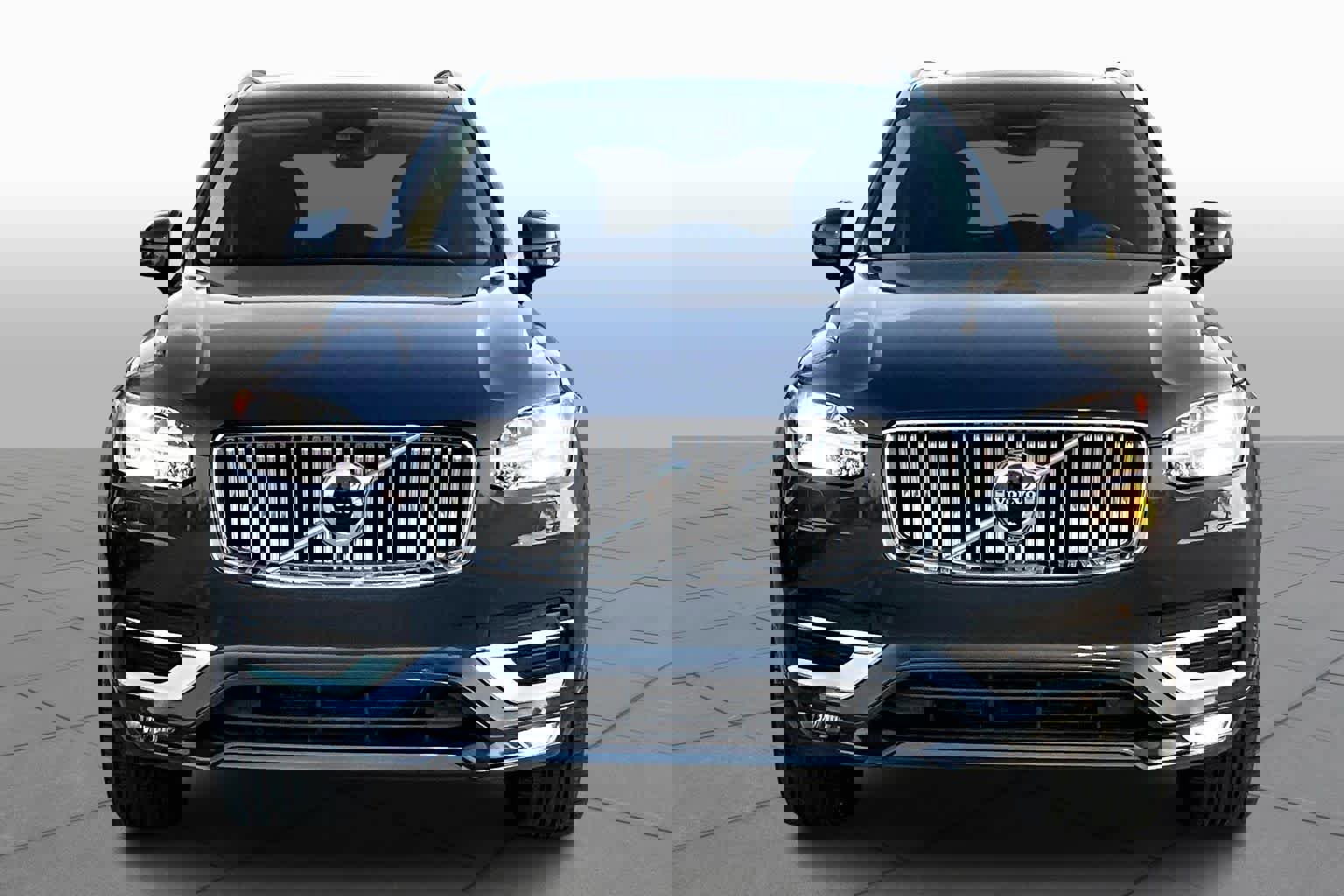 Used 2024 Volvo XC90 B5 Core w/ Protection Package Premier image 3