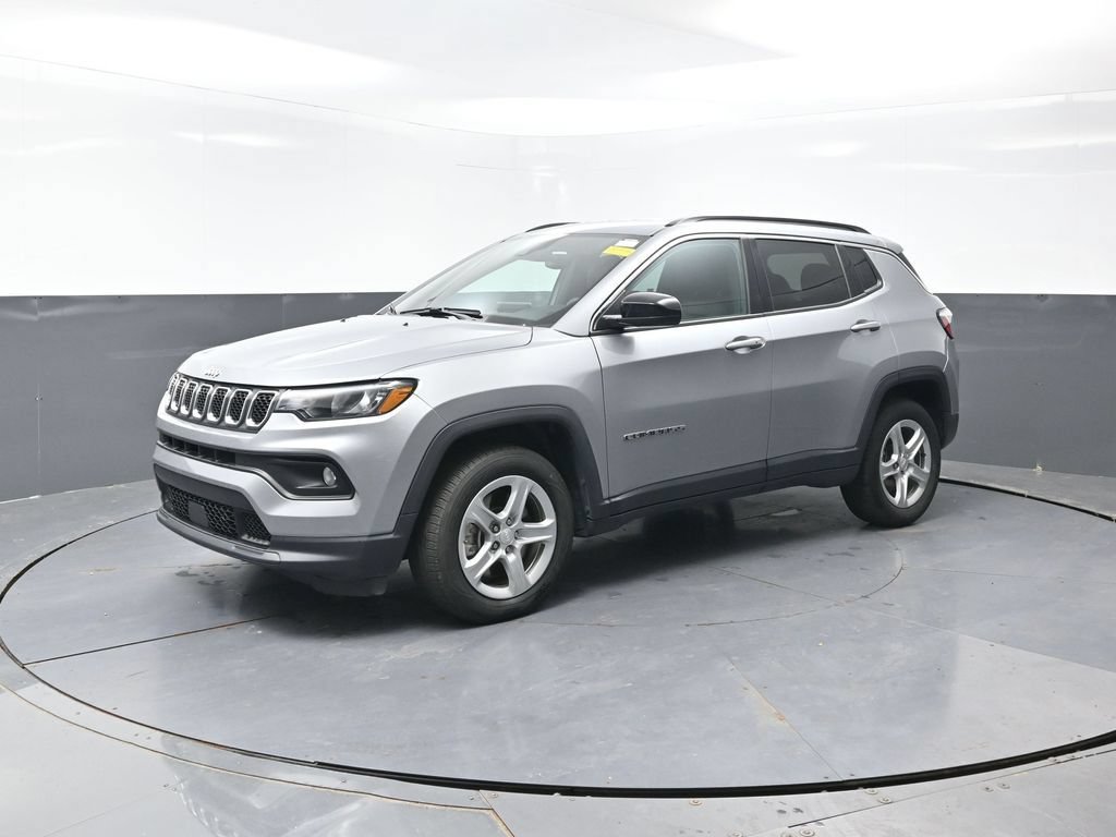 Used 2024 Jeep Compass Latitude AWD/4WD image 9