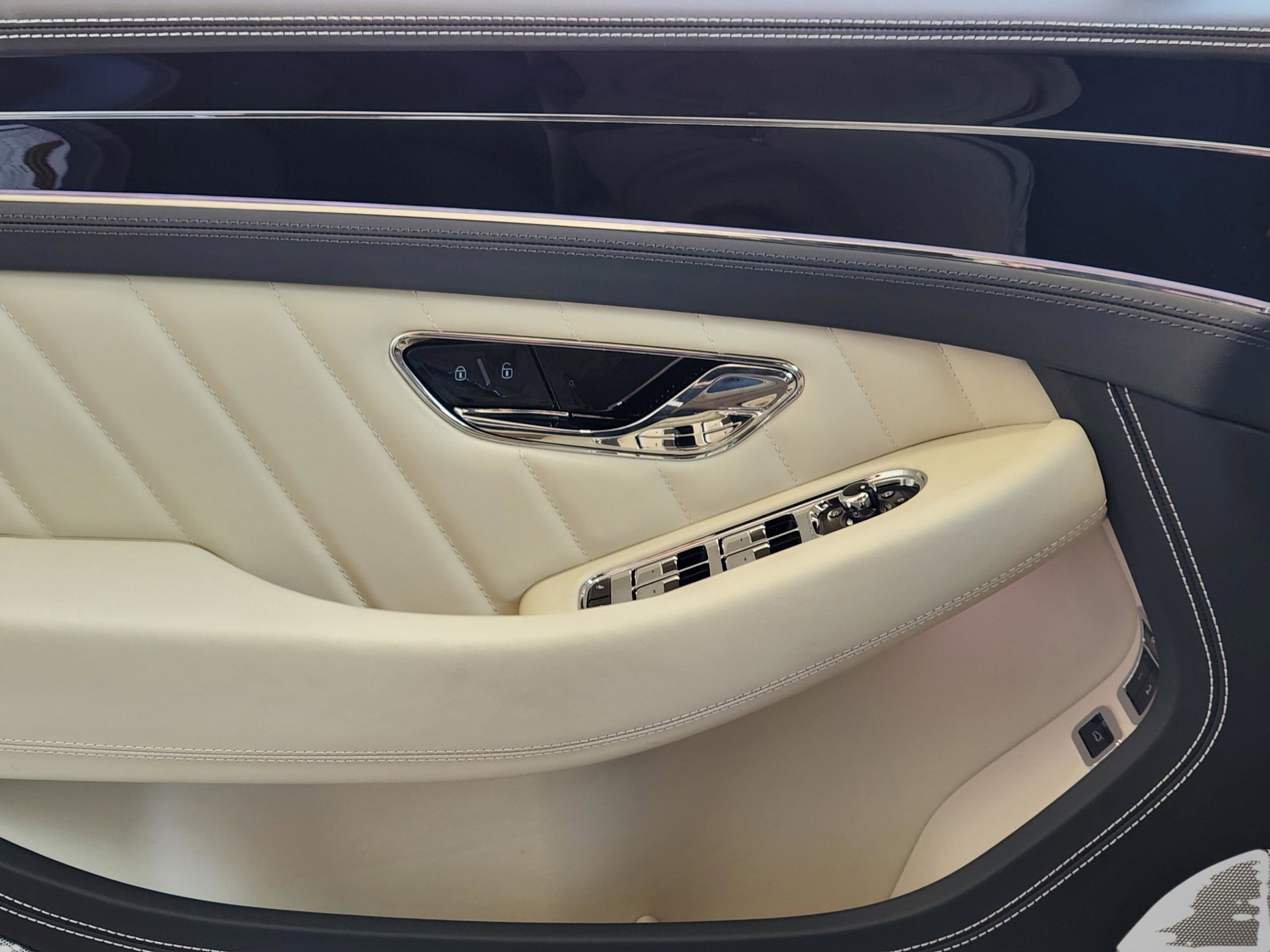 Used 2024 Bentley Continental GT image 40