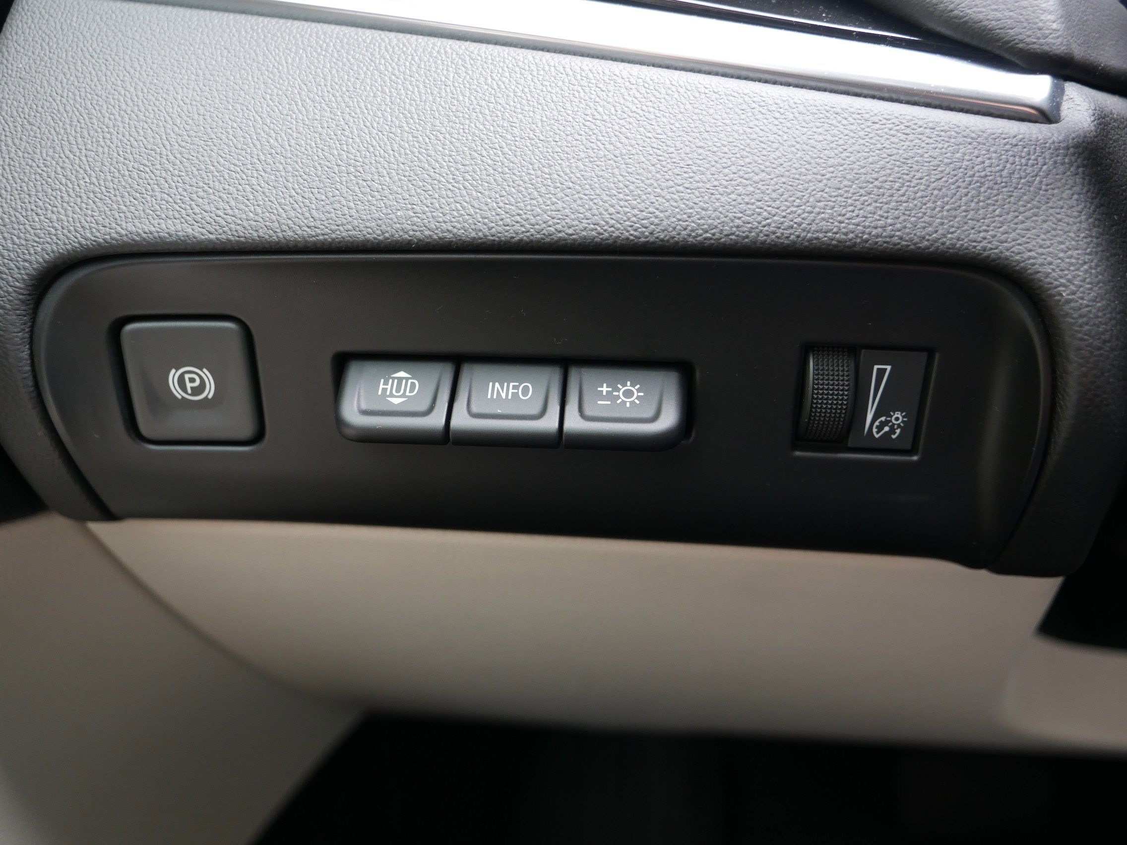 Used 2022 Buick Enclave Avenir w/ Avenir Technology Package image 26