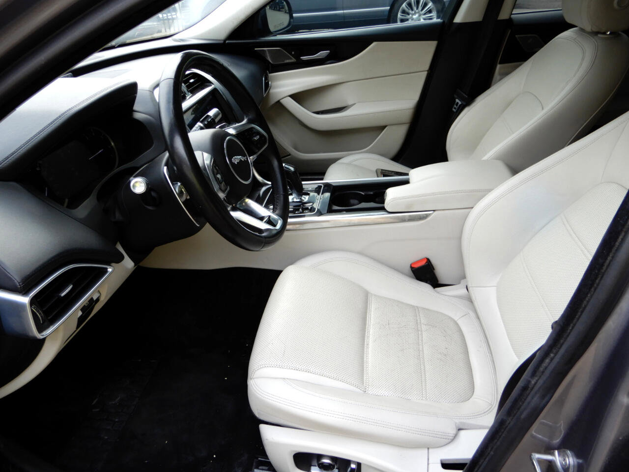 Used 2020 Jaguar XE S image 10