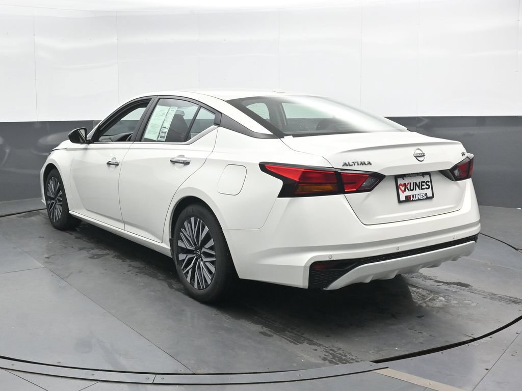 Used 2024 Nissan Altima 2.5 SV FWD image 9