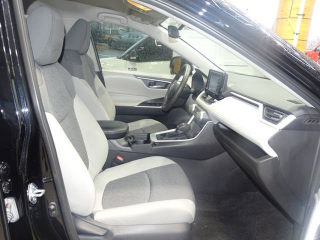 Used 2021 Toyota RAV4 XLE image 12