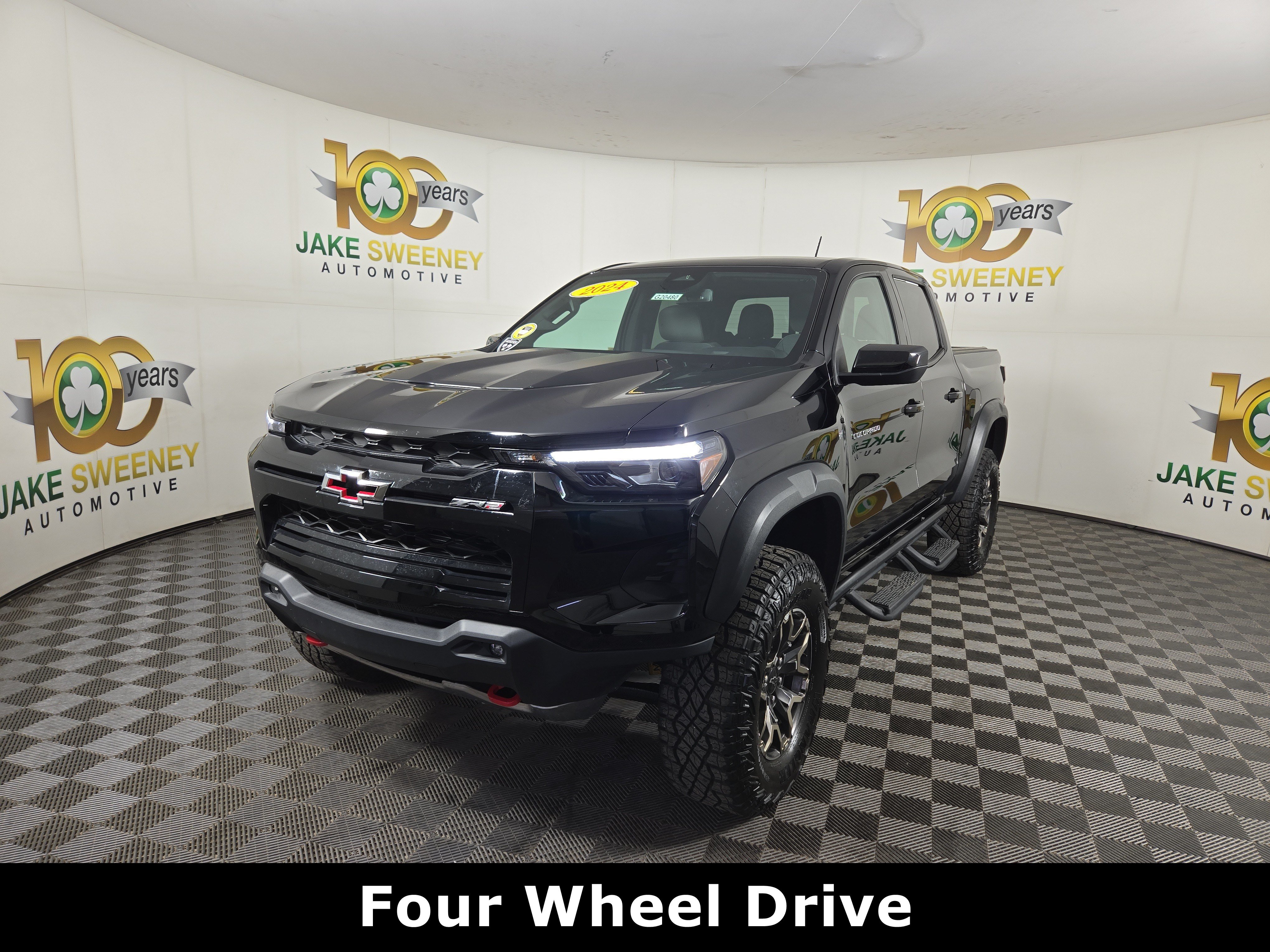 Used 2024 Chevrolet Colorado ZR2 w/ Safety Package AWD/4WD image 3
