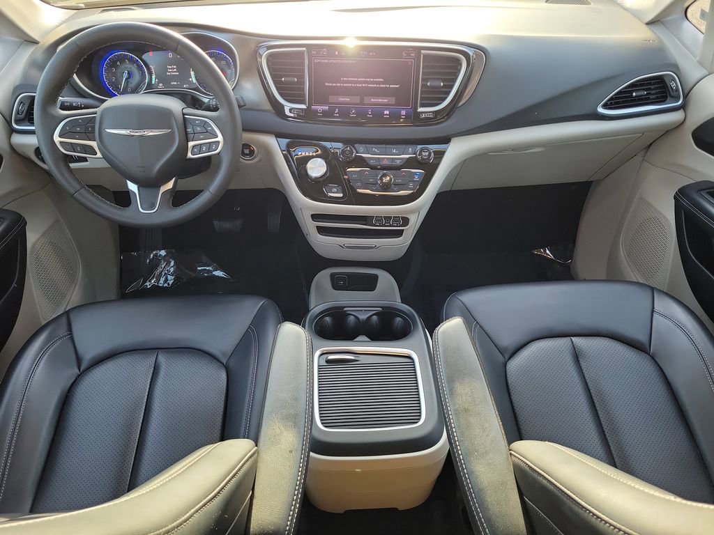 Certified 2023 Chrysler Pacifica Touring-L image 15