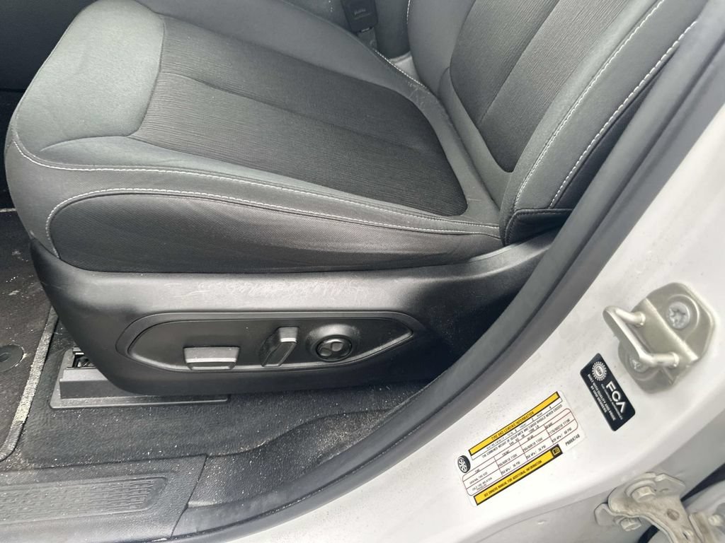 Used 2023 Jeep Grand Cherokee L Laredo w/ Luxury Tech Group I AWD/4WD image 19
