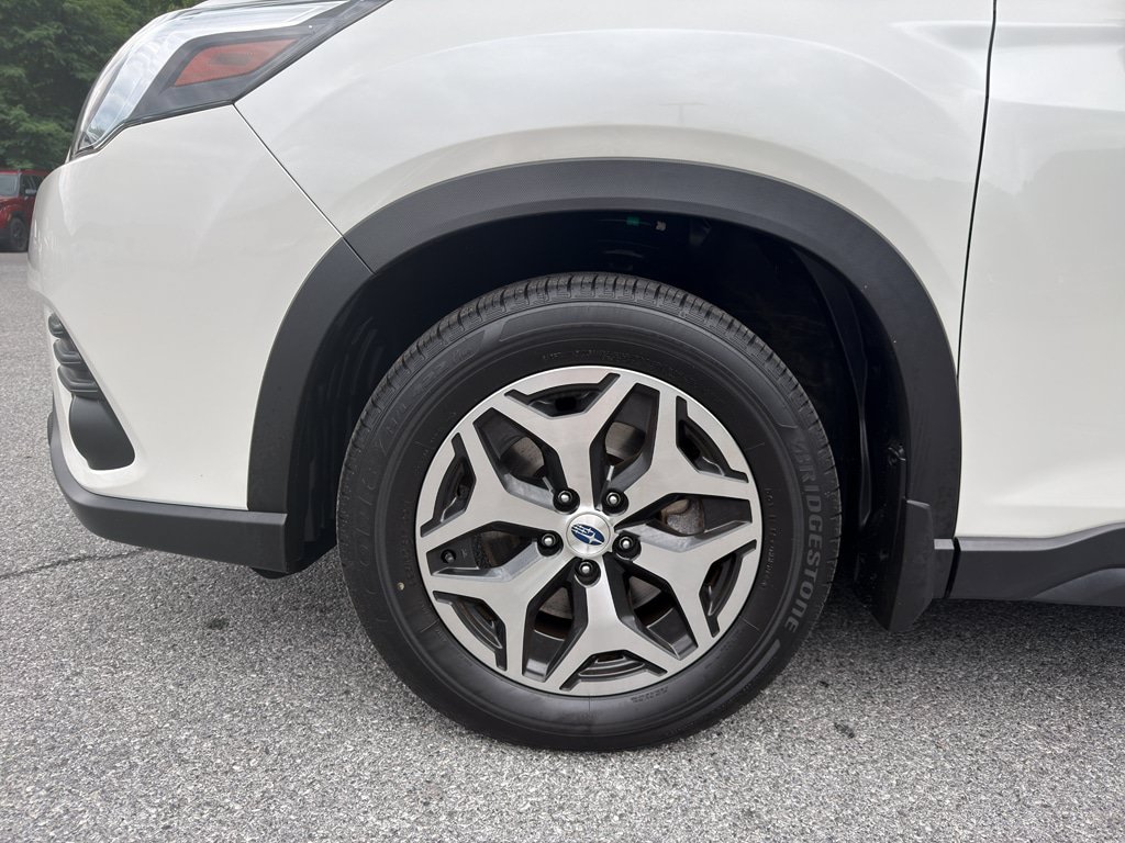 Certified 2023 Subaru Forester Premium AWD/4WD image 12