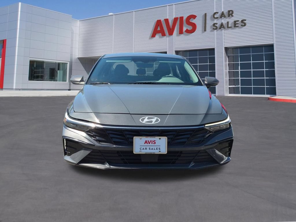 Used 2025 Hyundai Elantra SEL FWD image 2