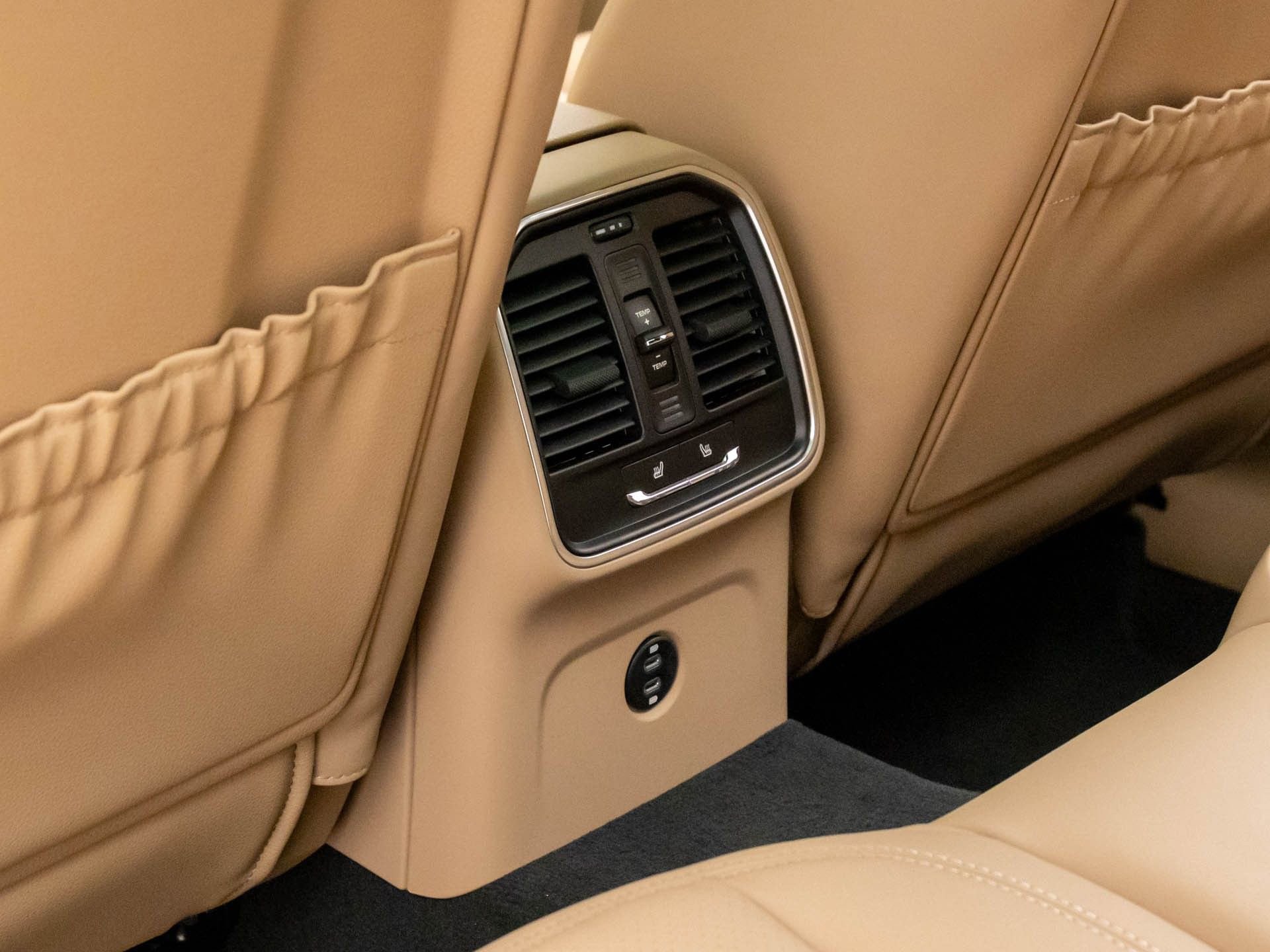 Certified 2026 Porsche Macan AWD/4WD image 17