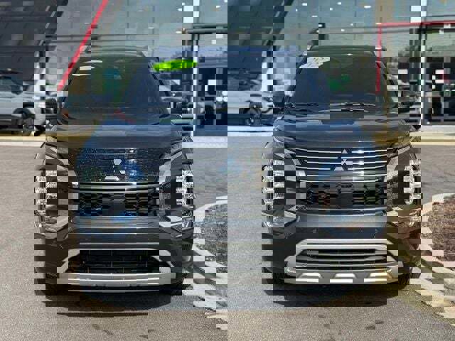 Used 2025 Mitsubishi Outlander SEL image 3