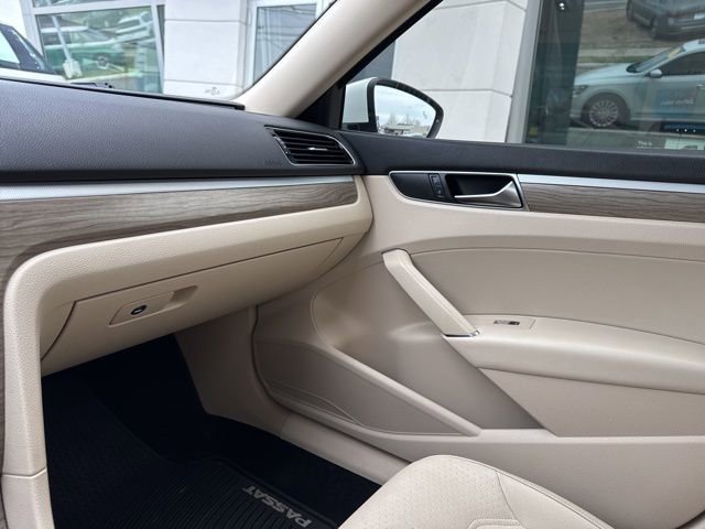 Used 2017 Volkswagen Passat 1.8T SE FWD image 14