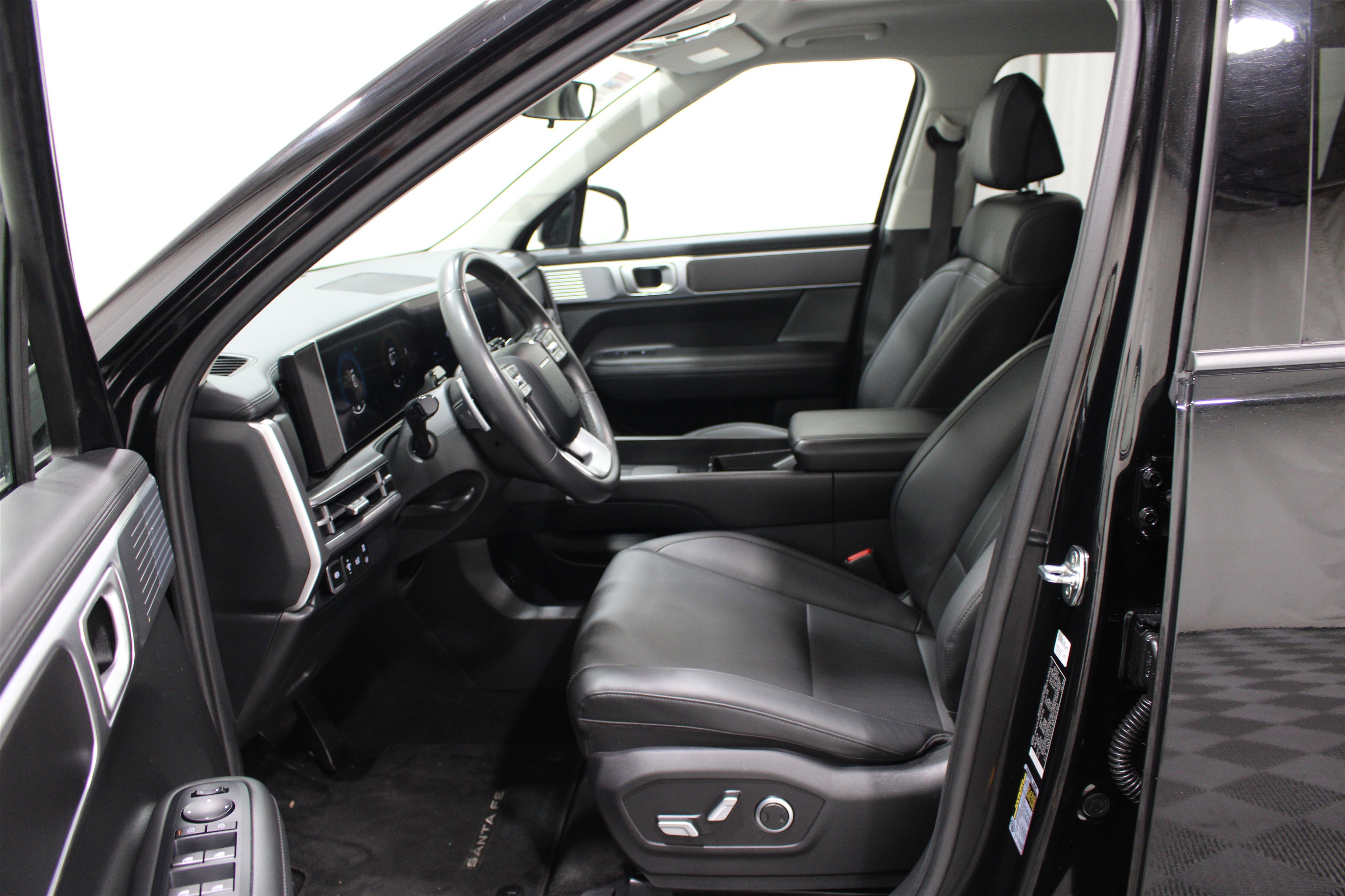 Used 2024 Hyundai Santa Fe XRT AWD/4WD image 3