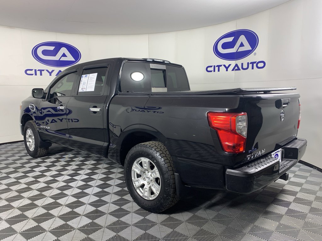 Used 2017 Nissan Titan SV image 5