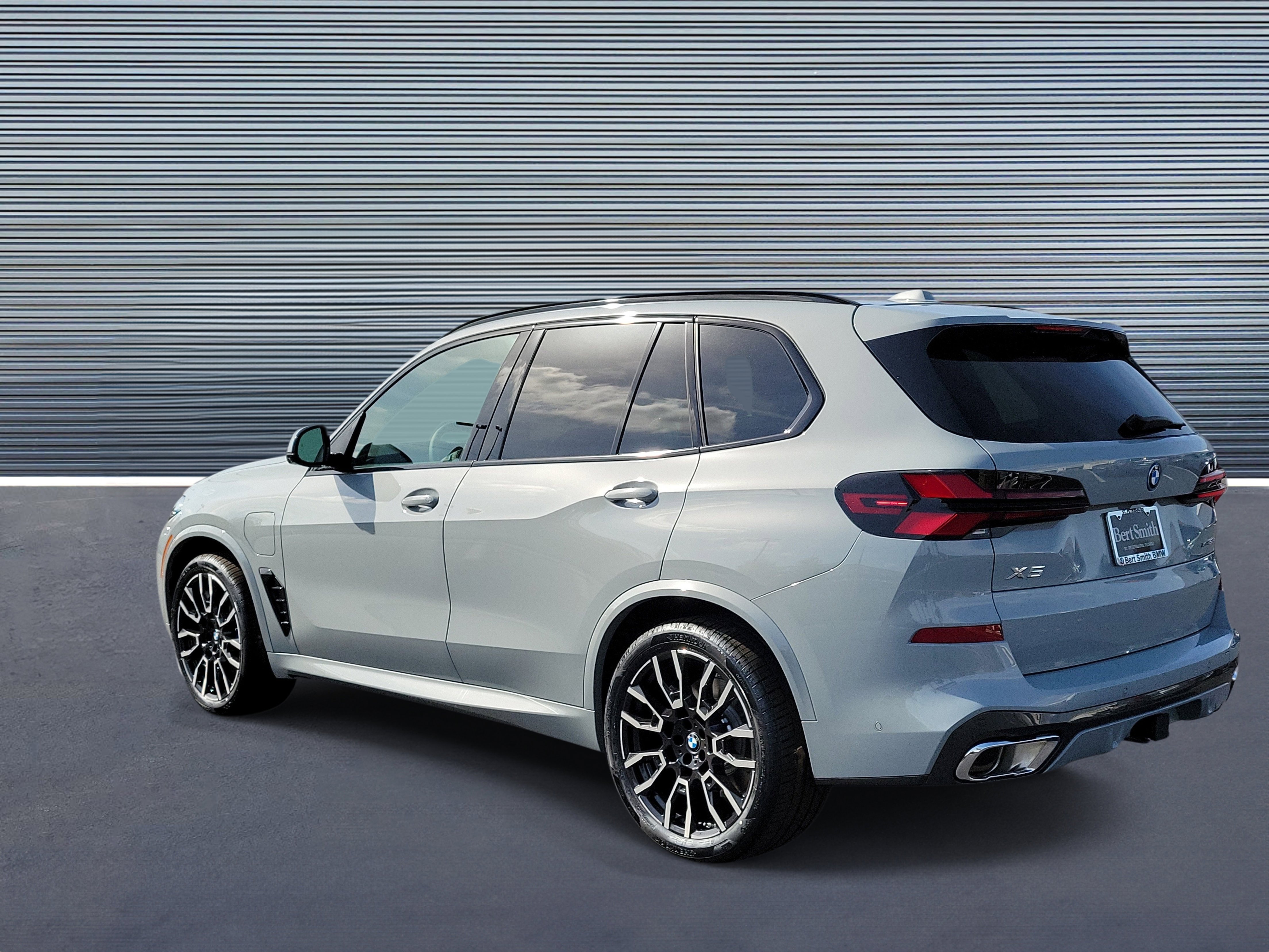 New 2026 BMW X5 xDrive50e w/ M Sport Package image 4