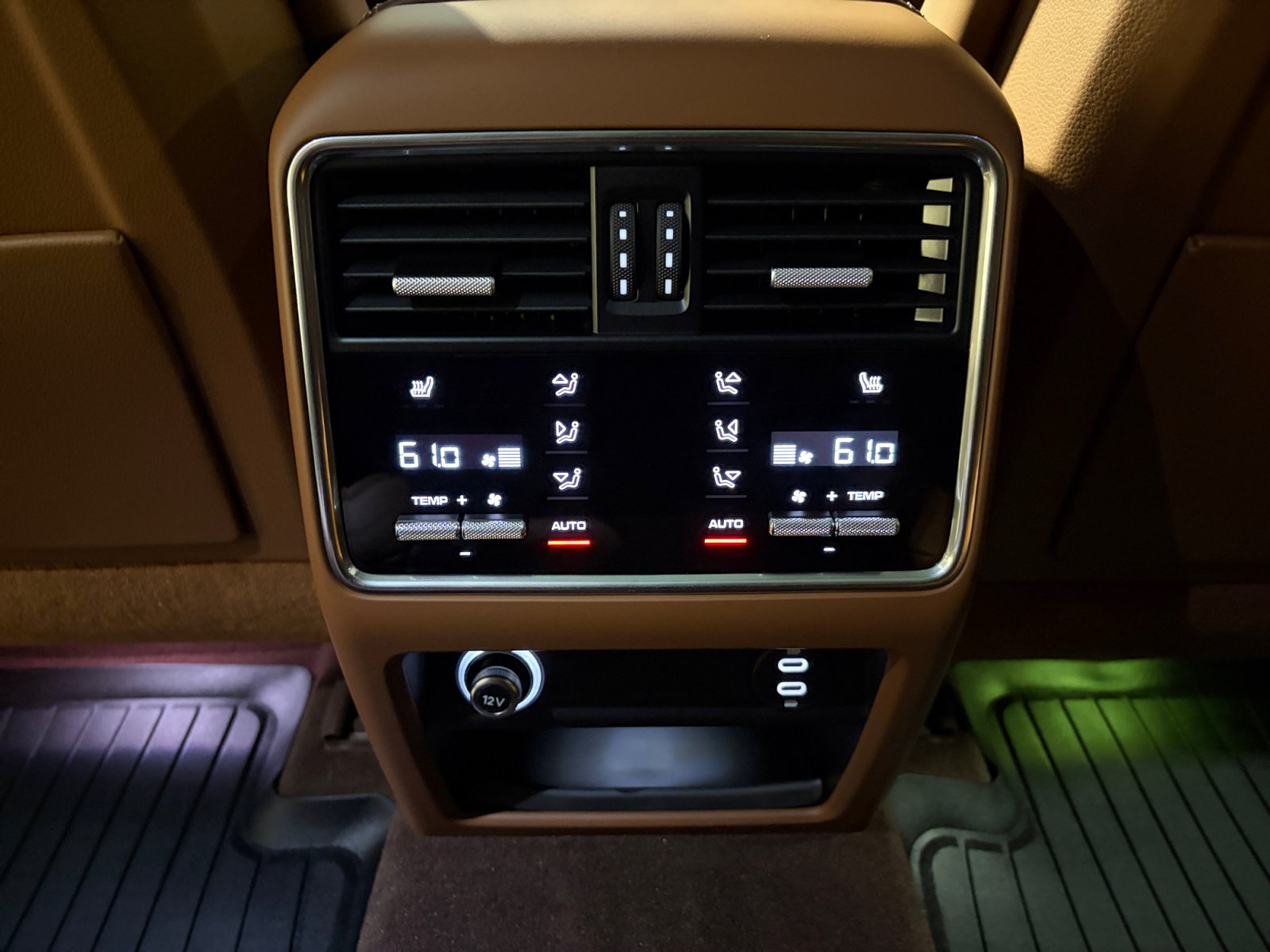 Certified 2023 Porsche Cayenne Turbo S AWD/4WD image 47